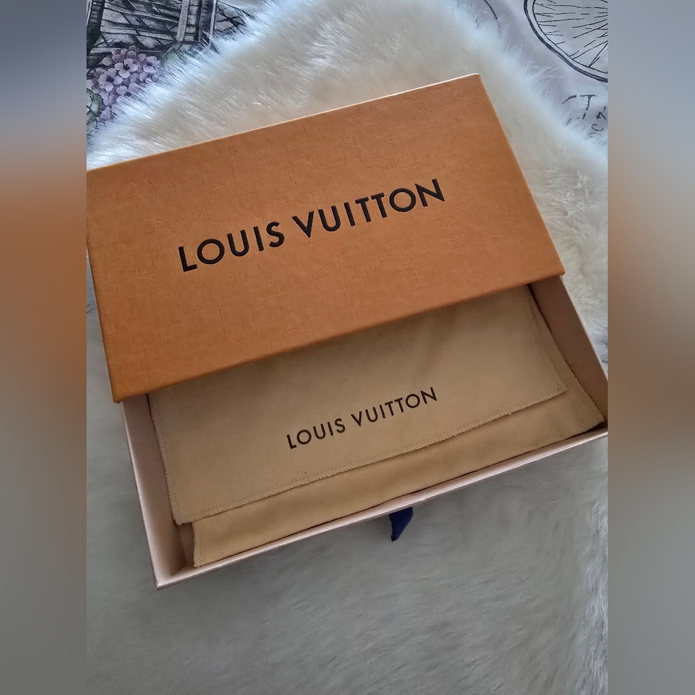 Louis Vuitton Dust Bag and Box for wallet - Picture 12 of 12